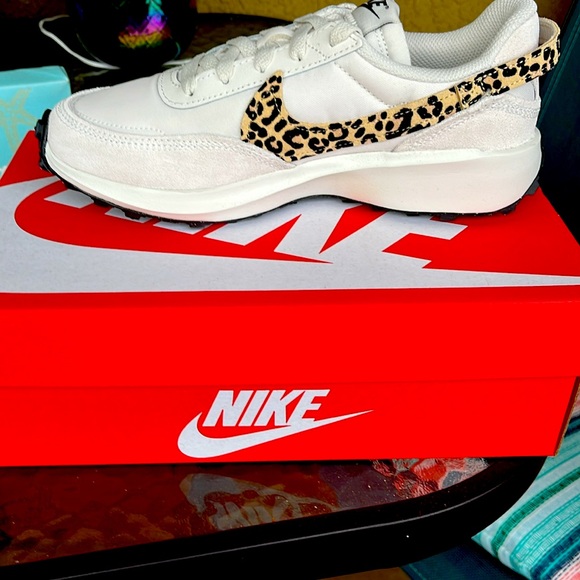 Nike wins Waffle Debut brand new in the box never worn - Picture 2 of 15